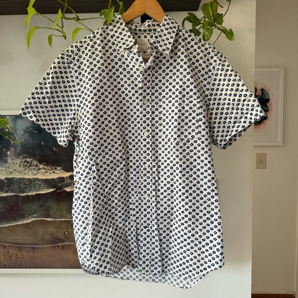 Gap Seersucker Short Sleeve Shirt - Picture 2 of 6